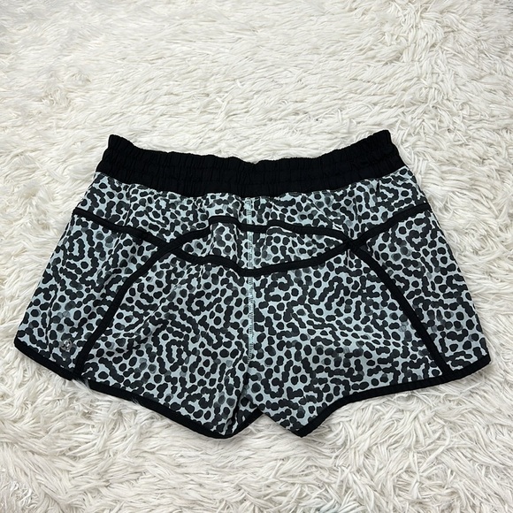 Lululemon Tracker Short III *4-way Stretch Ace Spot Tranquil Blue Black / Black - Picture 3 of 5